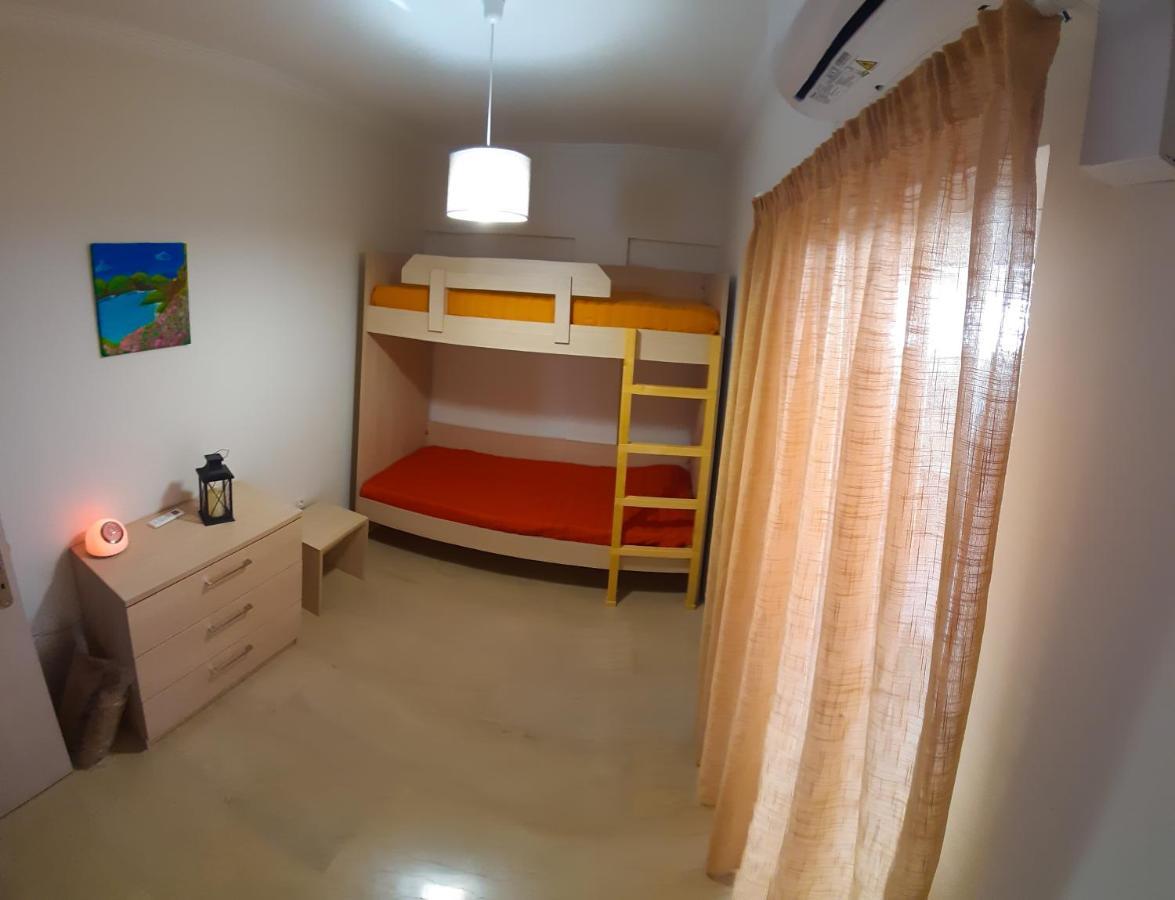 Central Apartment Near The Beach With Huge Private Terrace Loutráki Exterior foto