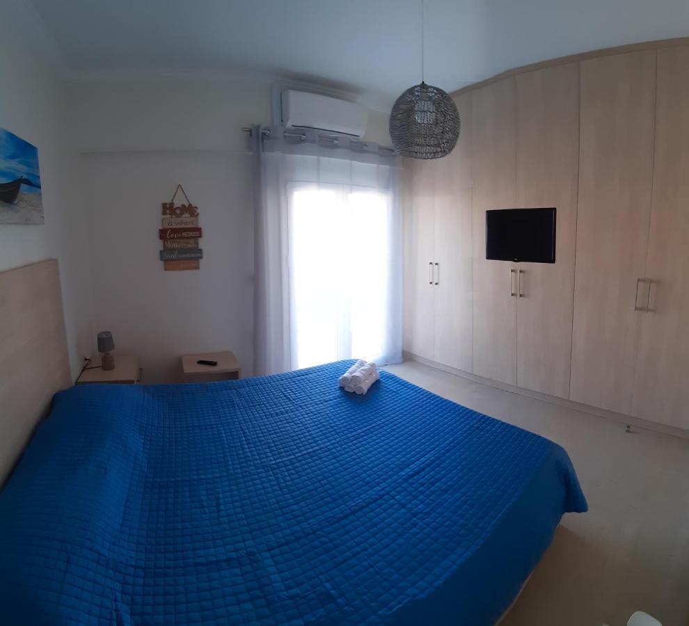 Central Apartment Near The Beach With Huge Private Terrace Loutráki Exterior foto